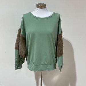 Umgee fur sleeve pullover